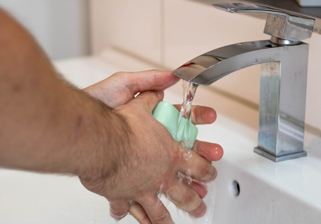 Händewaschen und eine ausgezeichnete Hygiene schützen vor der Verbreitung des Coronavirus.